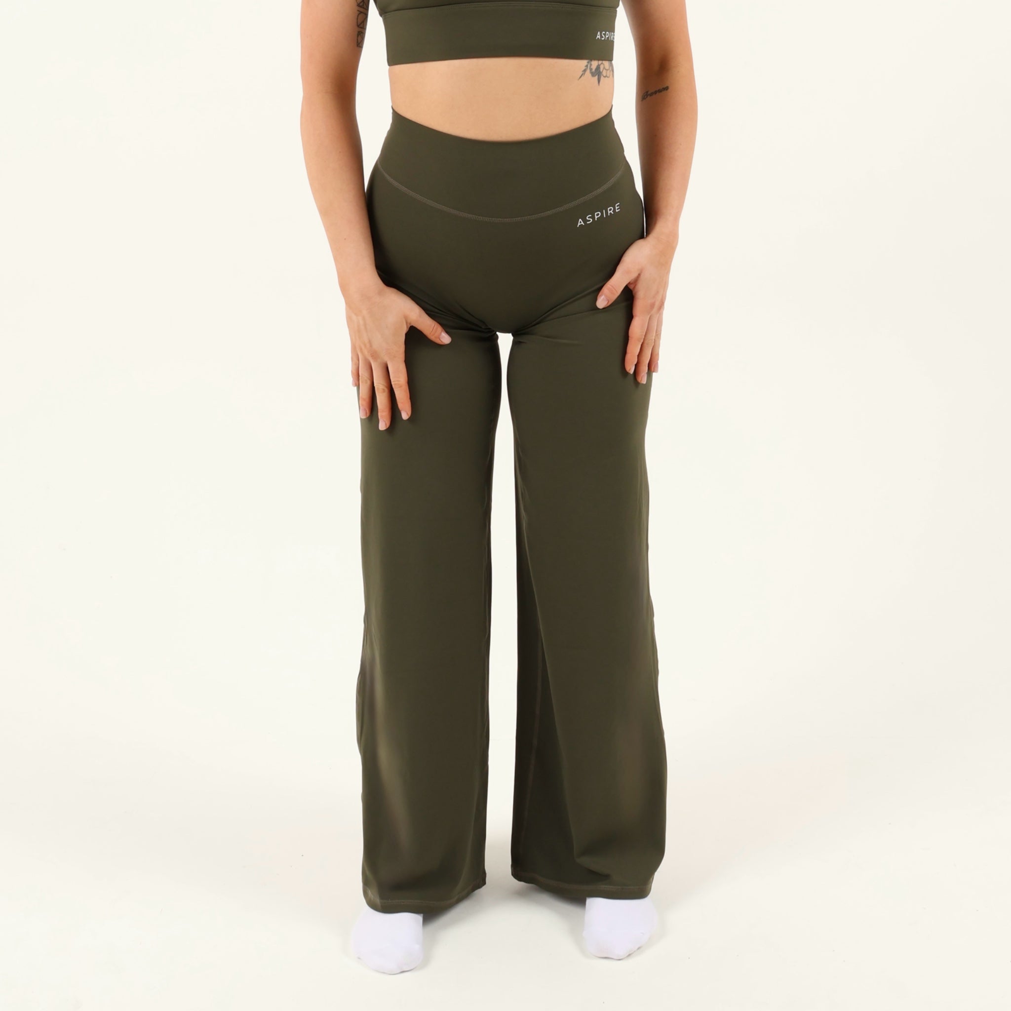 Aura Straight Leg Leggings